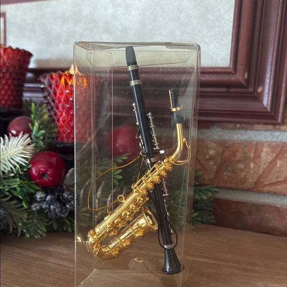 Vintage 1997 Miniature Gold and Black Saxophone Ornament  Collectibles - Picture 1 of 6